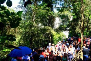 crowd iguazu falls national park semana santa