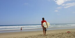 Surfing montanita beach