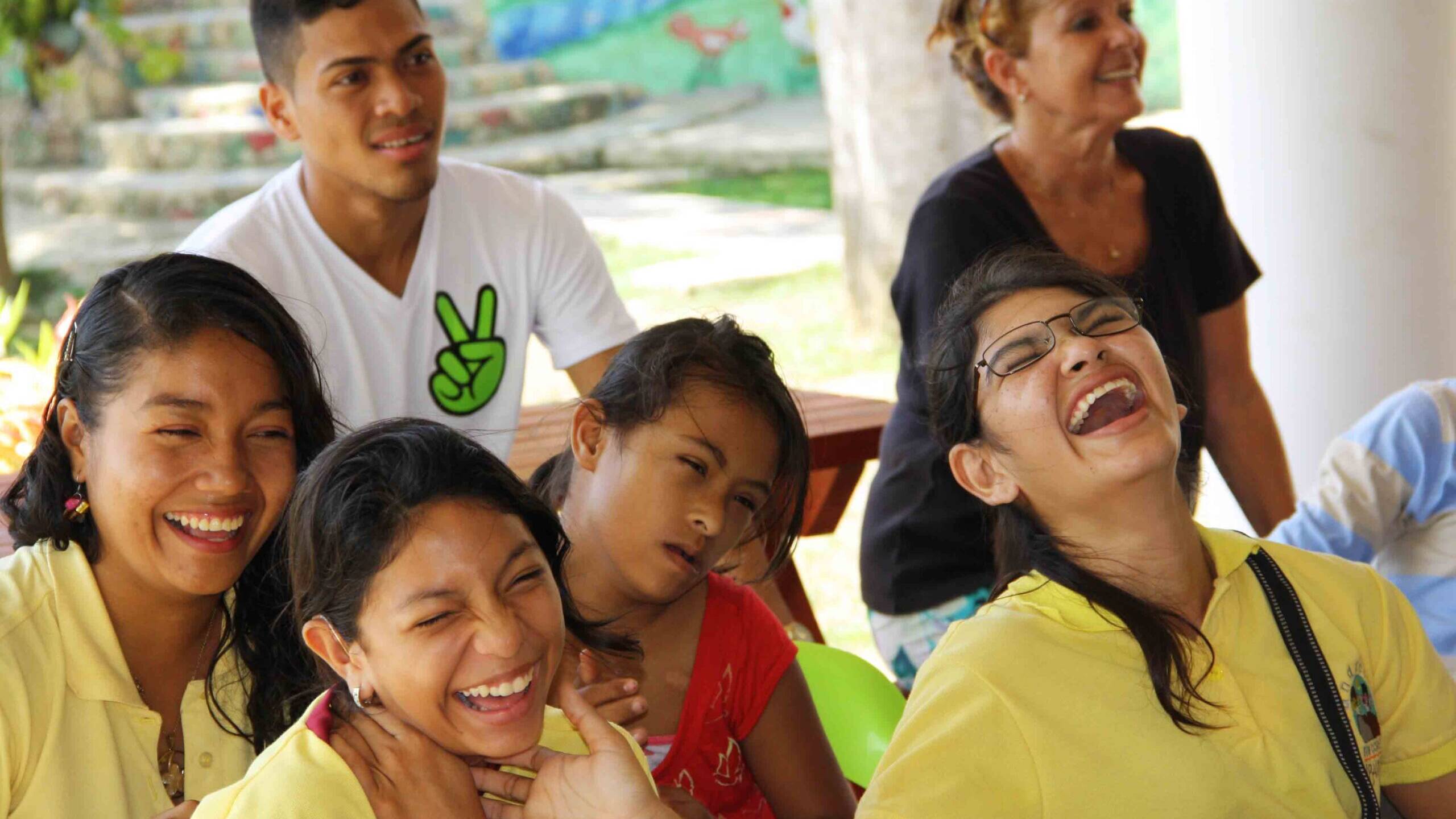 Laughing girls at Mi Casa en Ipauratu