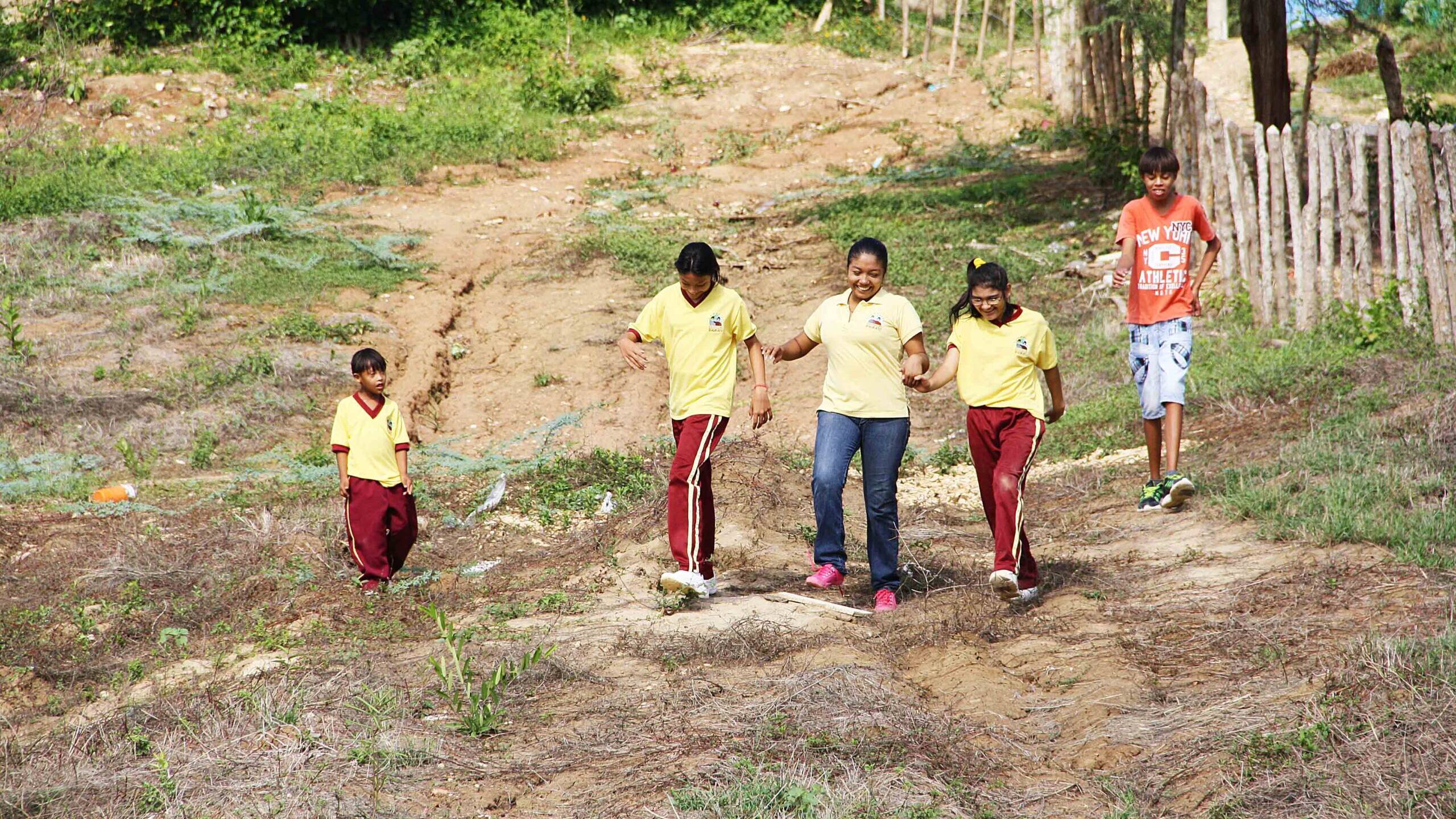 playing games at school at Mi casa en Ipauratu