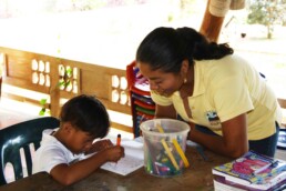 Teacher school Mi Casa en Ipauratu Colombia