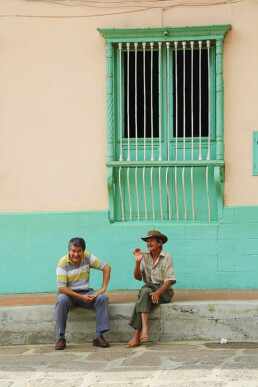 local men in the streets of Curiti