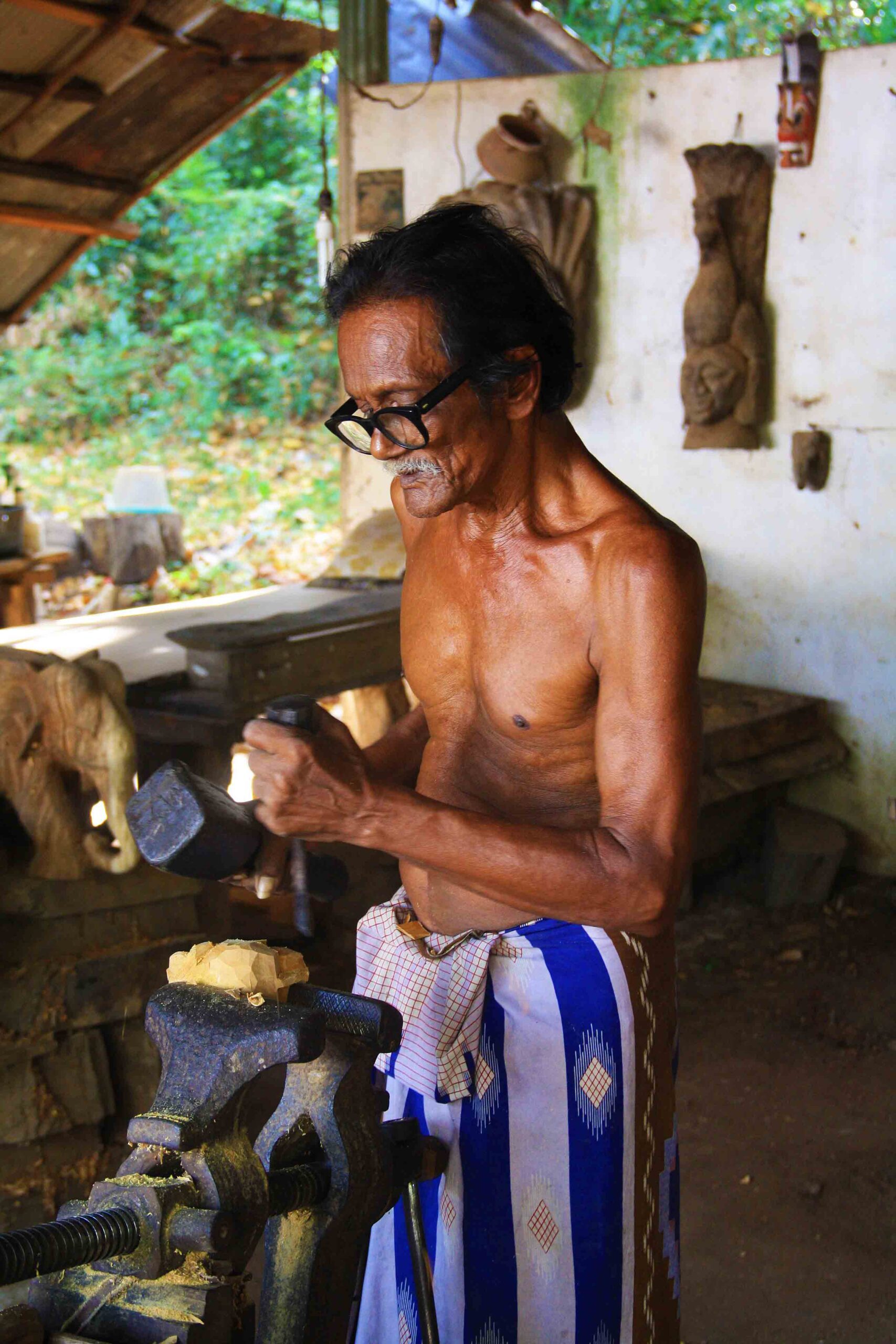 local crafts man sigiriya wood carving sri lanka