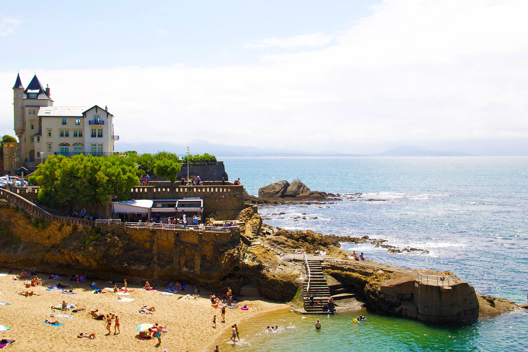 biarritz port vieux plage castle france