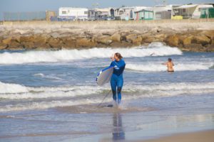 surfing praia do cabedelo surfergirl no riding no life portugal