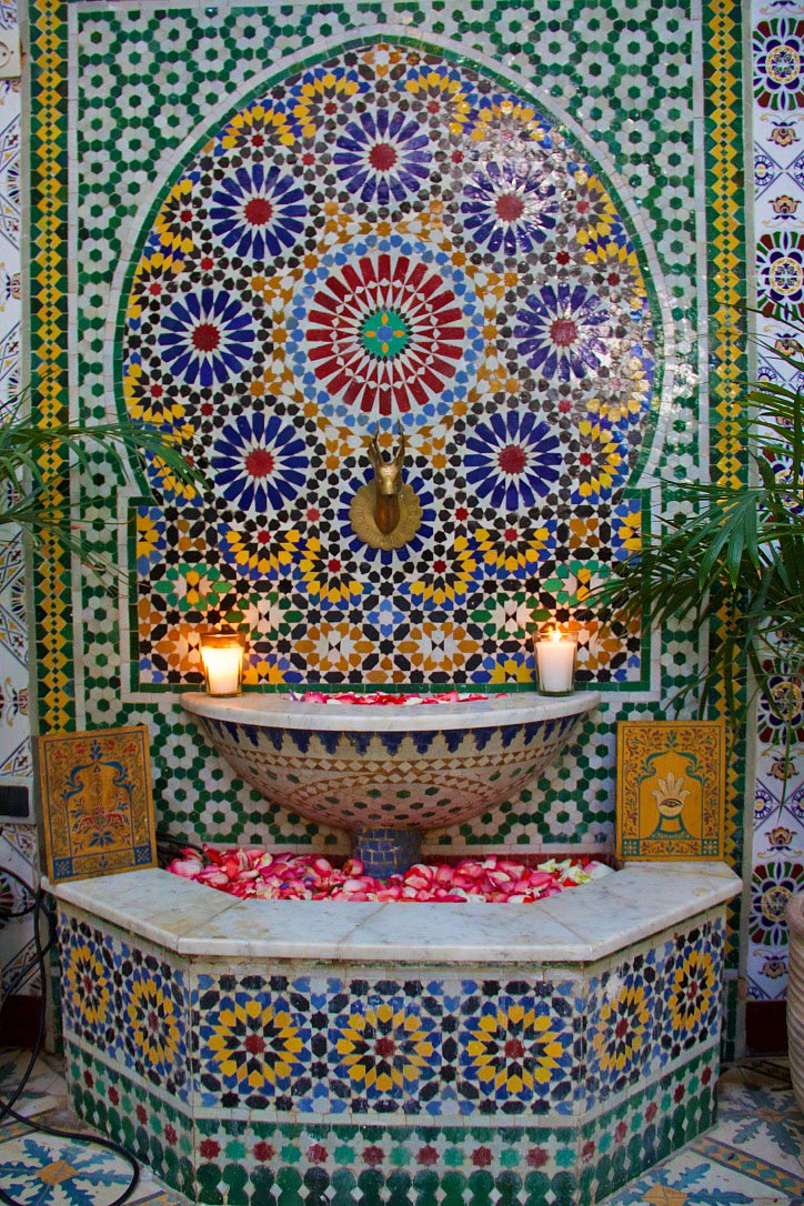 bassin mosaic riad be marrakech morocco