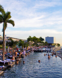 swimmingpool marina bay sands hotel singapore view