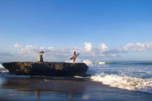 surfing batu bolong beach canggu bali