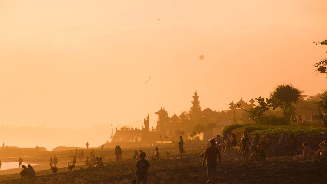 sunset batu bolong beach canggu bali