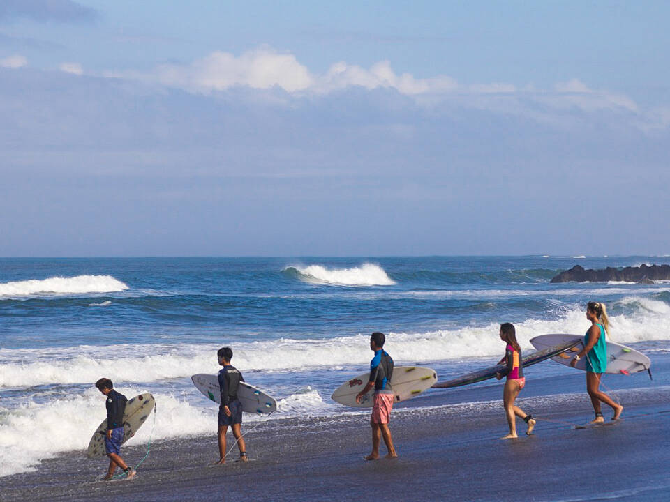 waves canggu beach surfing bali