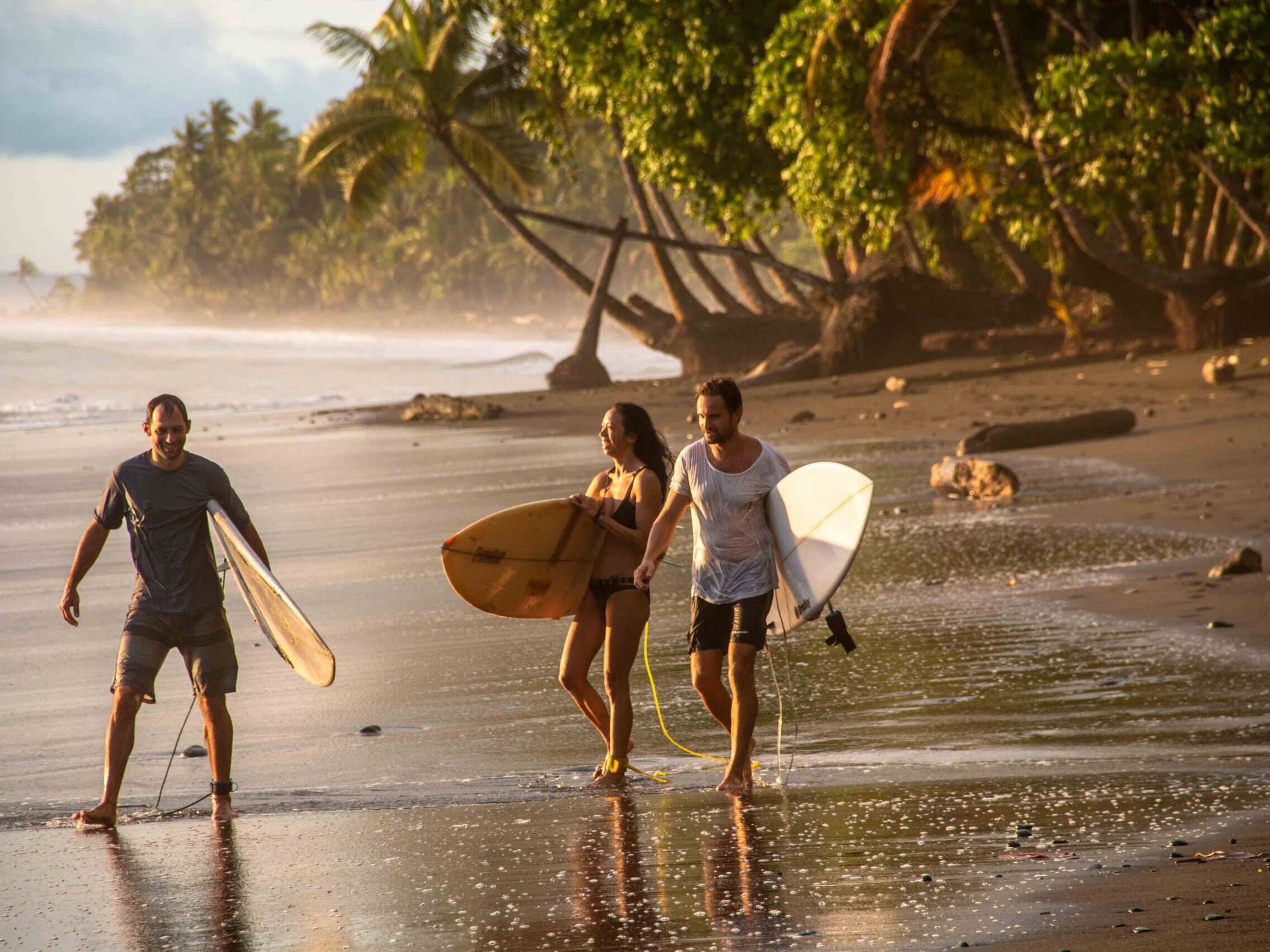 Mokum Surf Club retreats group during sunset