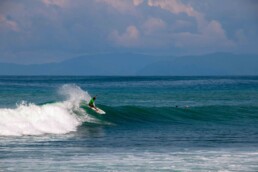 surfer Pavones Costa Rica