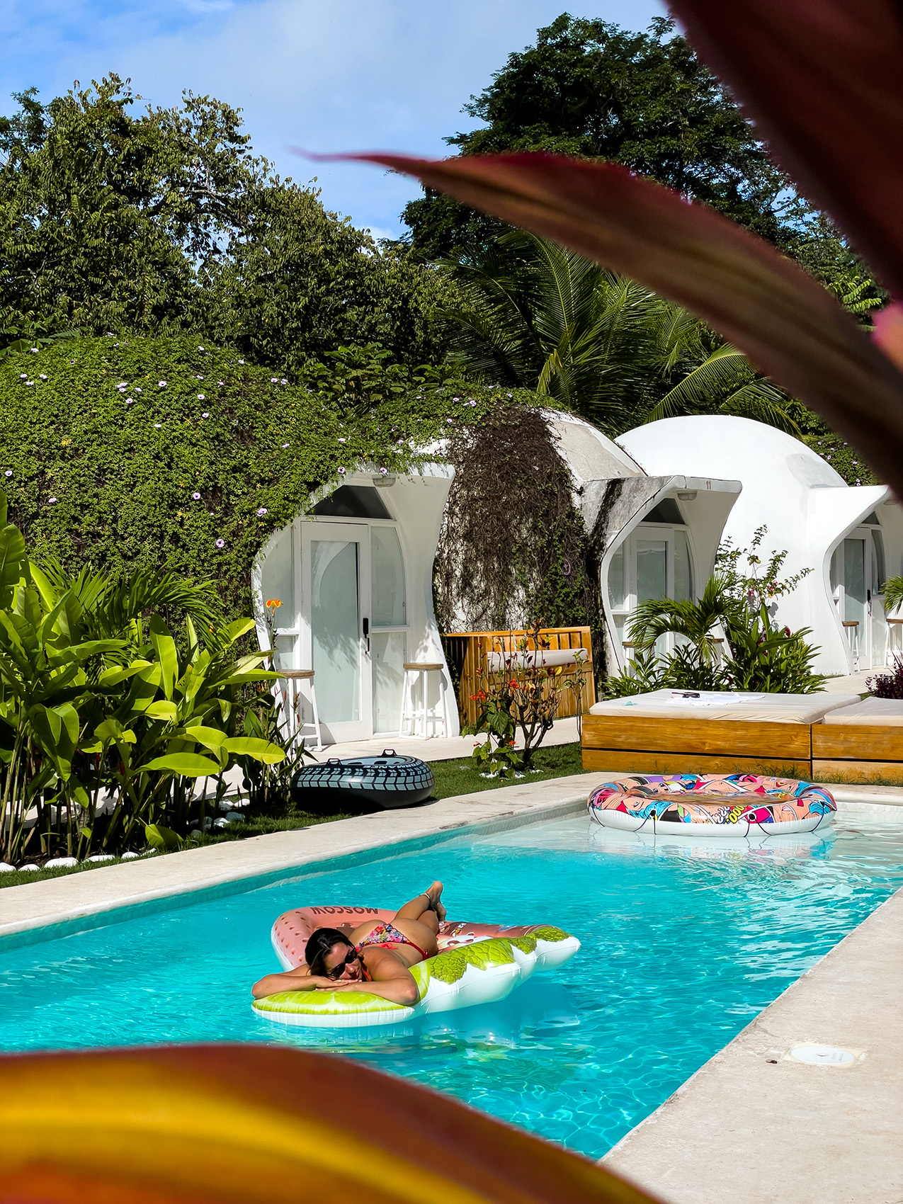 Swimming pool at Igloo Beach Lodge in Manuel Antonio