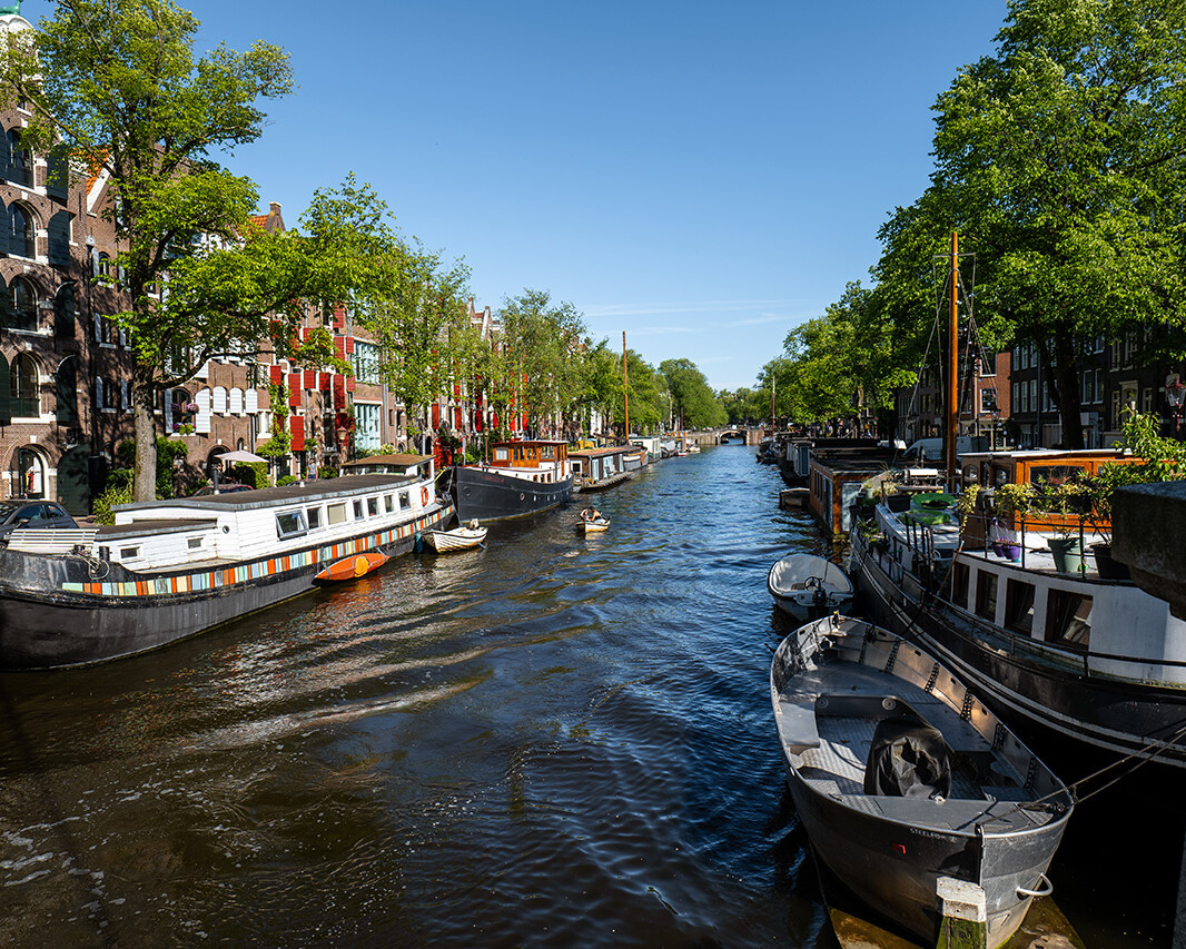 Amsterdam canal views of the Brouwersgracht