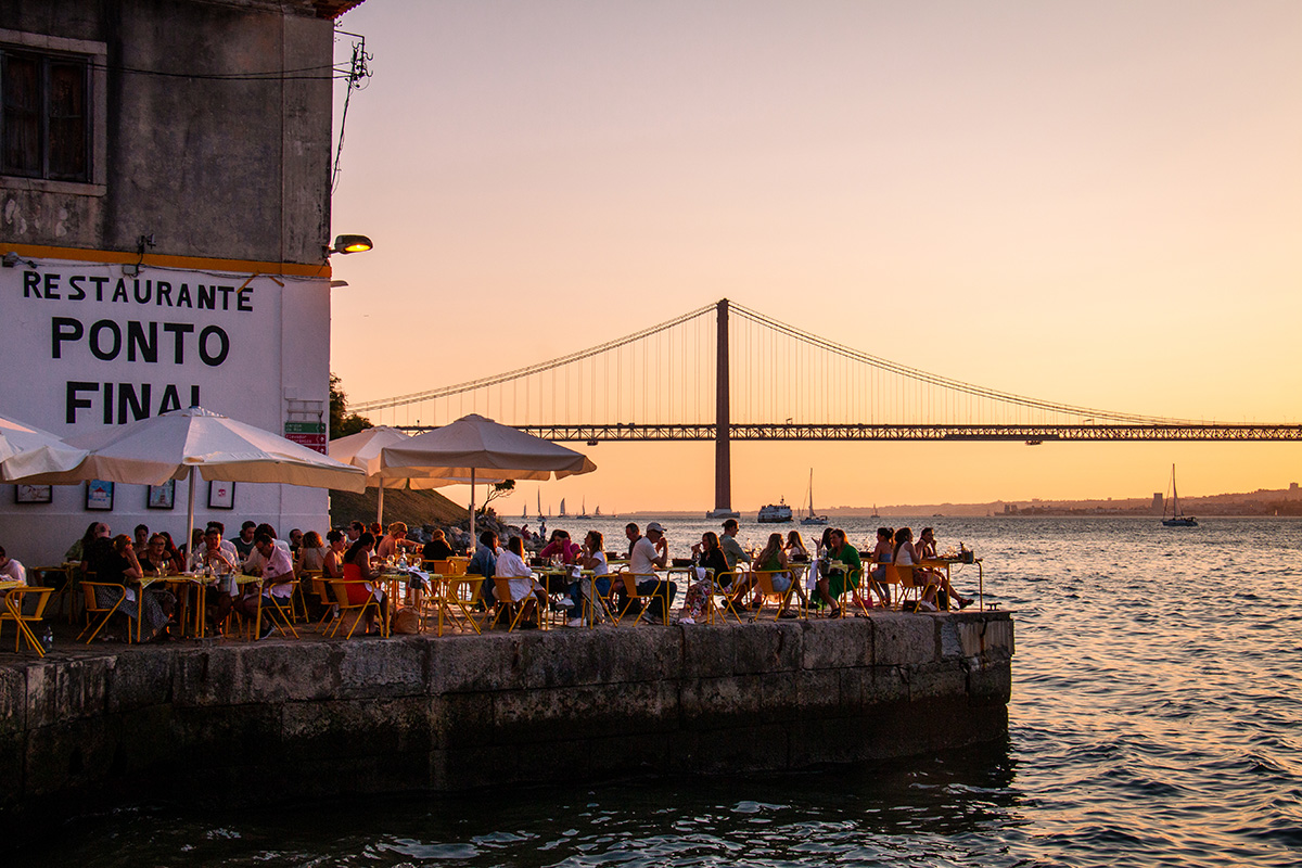 Watching the sunset at Restaurante Ponto Final in Lisbon